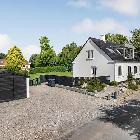 Four-bedroom In Сasa de vacaciones Børkop