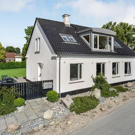 Four-bedroom In Сasa de vacaciones Børkop